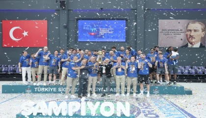 Kocaeli’de Çayırova Belediyesi, şampiyonluk kupasına kavuştu