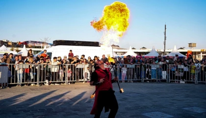 Kocaeli’de havada uçan alevler hayranlıkla izlendi