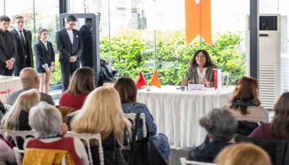 Latife Tekin Bornova’da gençlerle buluştu