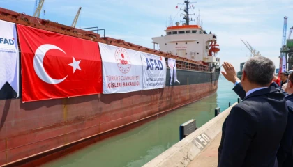 Lübnan’a 730 ton insani yardım Mersin’den dualarla uğurlandı