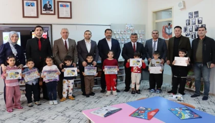 Öğrencilere okuma kitabı desteği