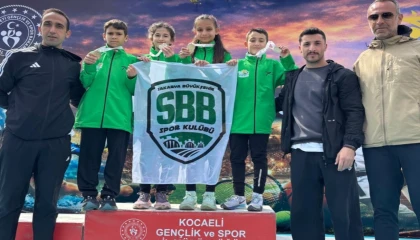 Sakarya Büyükşehirli atletlerden çifte başarı