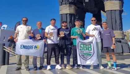 Sakaryalı sporcular zorlu maratondan madalyayla döndü