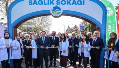 Sakarya’nın merkezine Sağlık Sokağı açıldı
