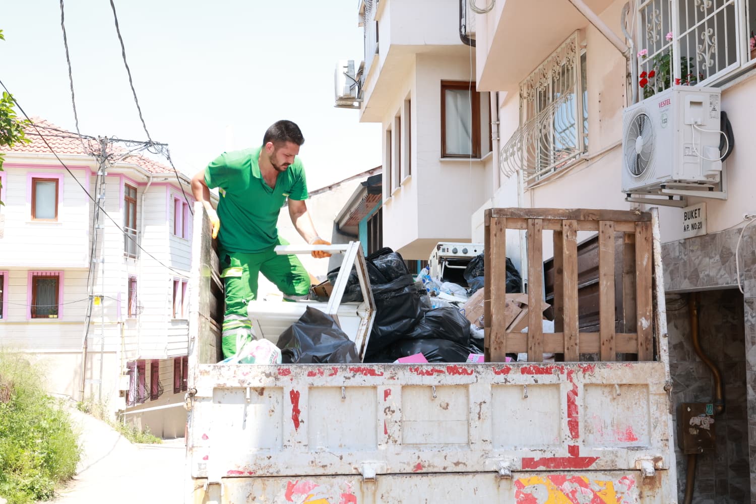 Osmangazi’de Çöp Ev Temizliği 20 Ton Atık Çıkarıldı