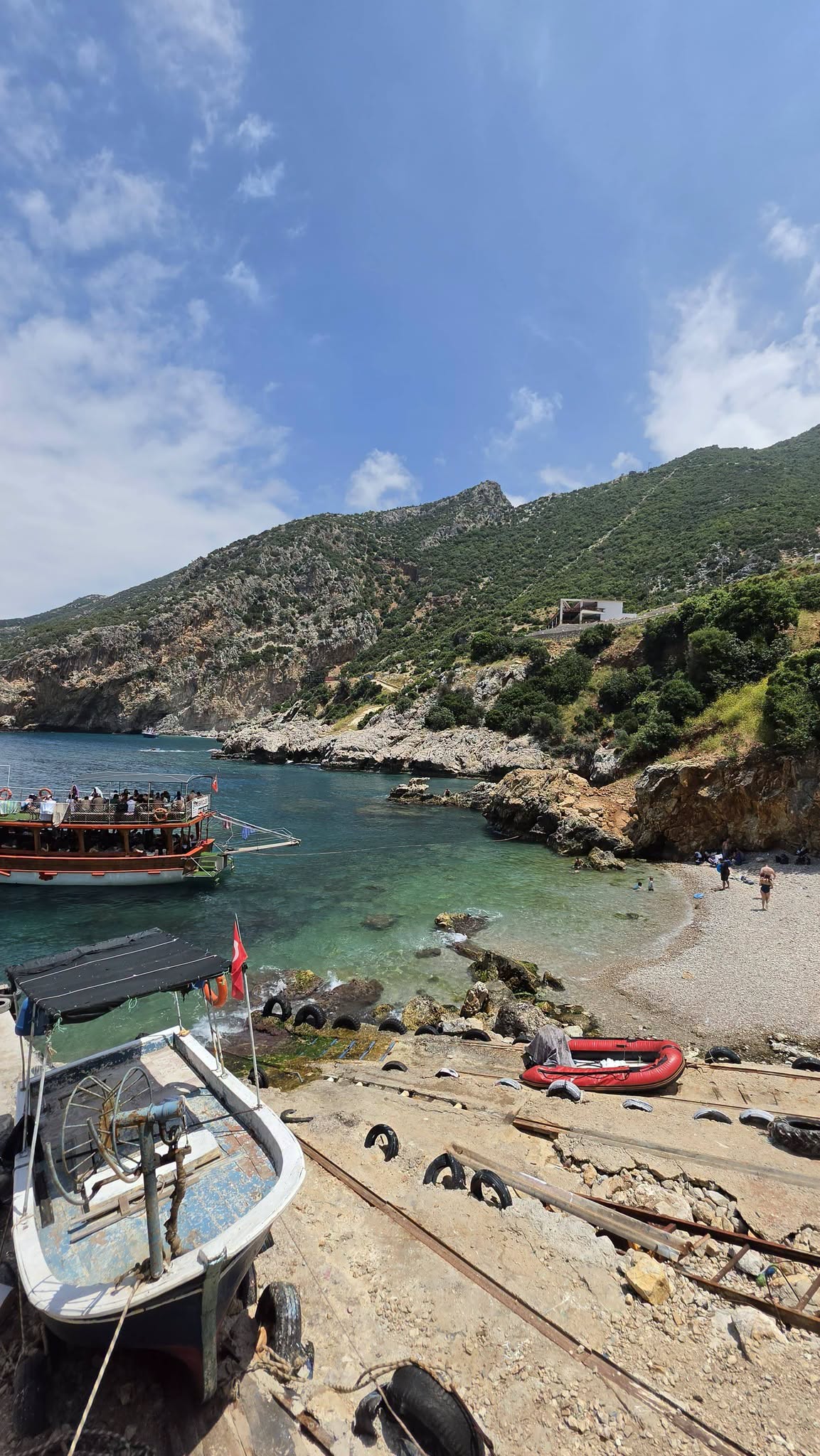 Yayladağı Karamağara Koyu Yaz Sezonunda İlgi Görüyor