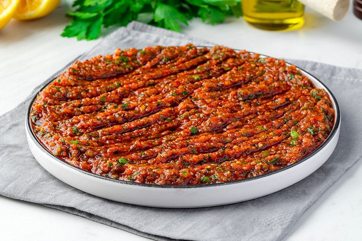 Acılı ezme tarifi pratik mi evde yapılır mı?