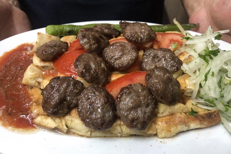 Bursa Pideli Köfte asırlık lezzet geleneği sürüyor