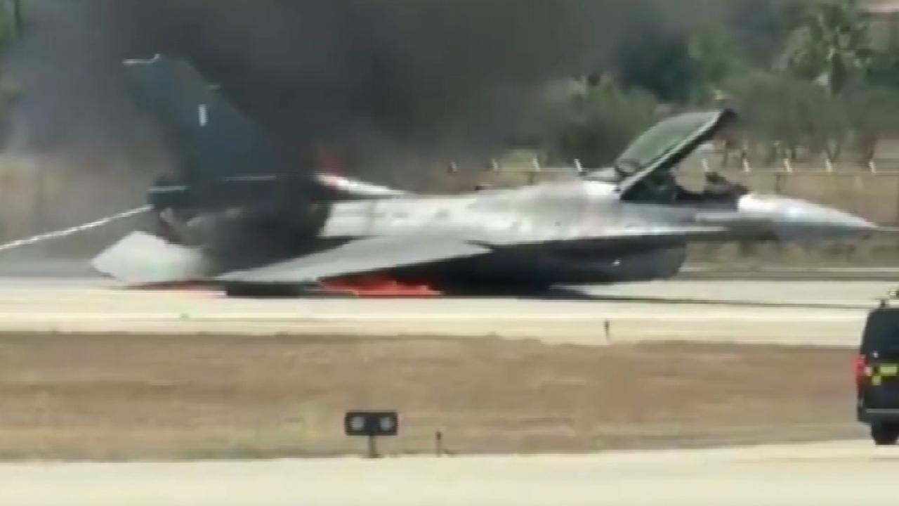 Yunanistan'da F-16 Alarmı! Acil İniş Yapan Savaş Uçağı Alev Aldı
