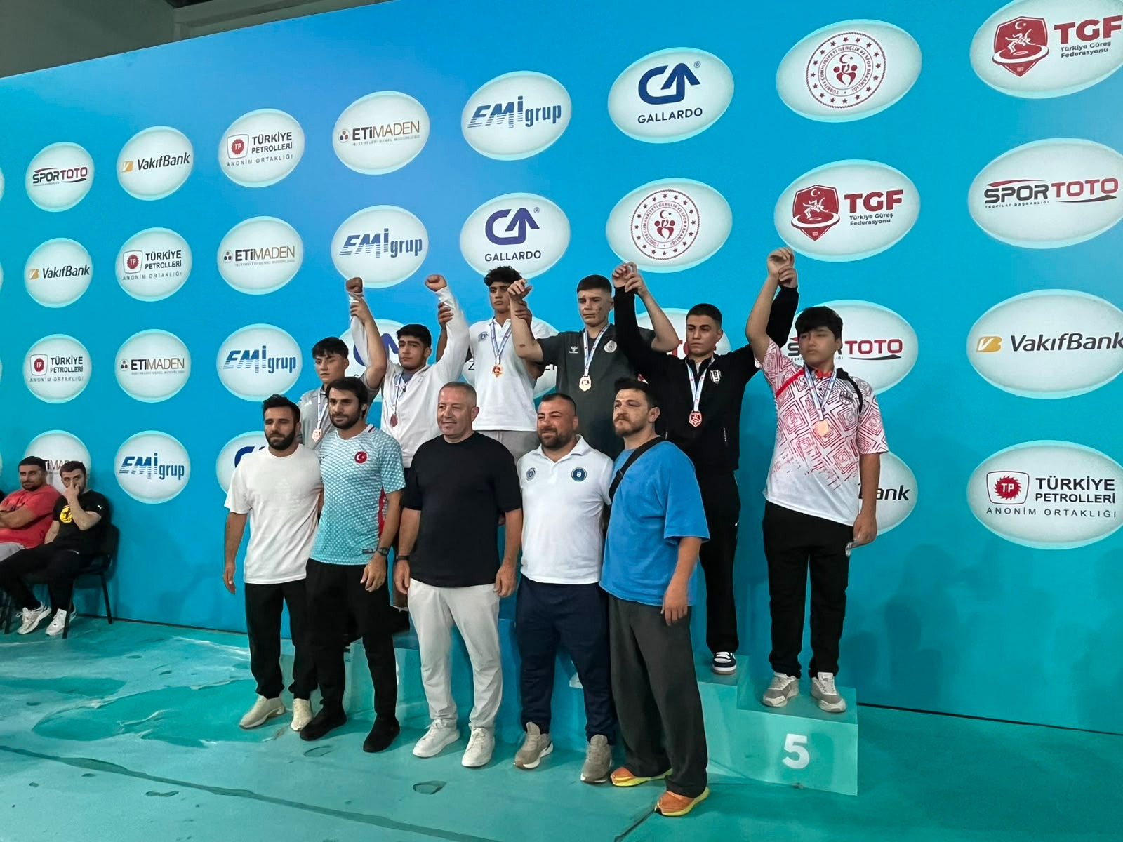 Bursa Büyükşehir Minikler Güreş Şampiyonası'na Damga Vurdu