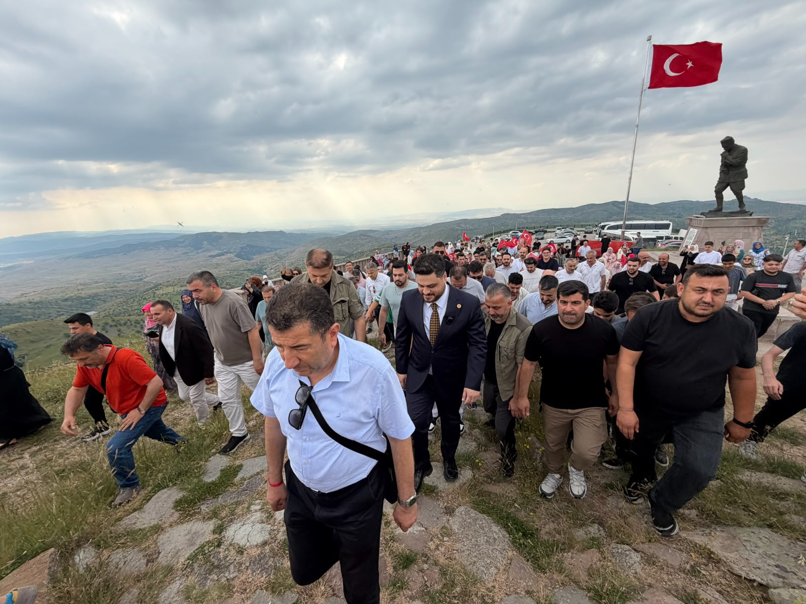 Baş: Malazgirt’te Açılan Kapı Taarruzla Mühürlendi