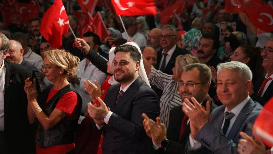 BTP Lideri Baş: “Evlerinizi Türk Bayraklarıyla Donatın”