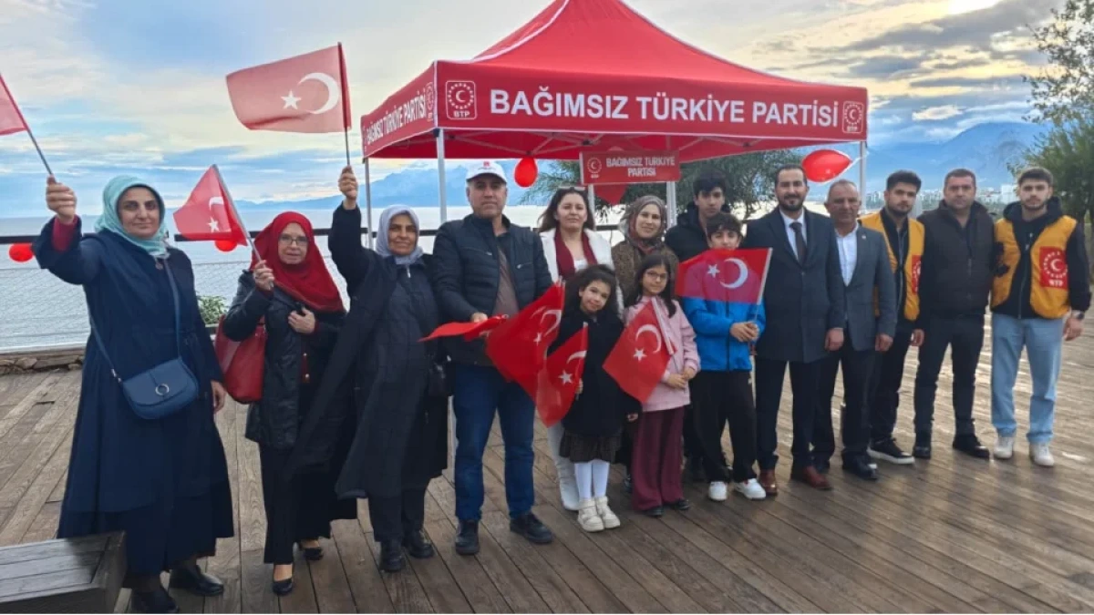 Antalya’da Yağmur Dinmedi, BTP’nin Cumhuriyet Coşkusu Bitmedi
